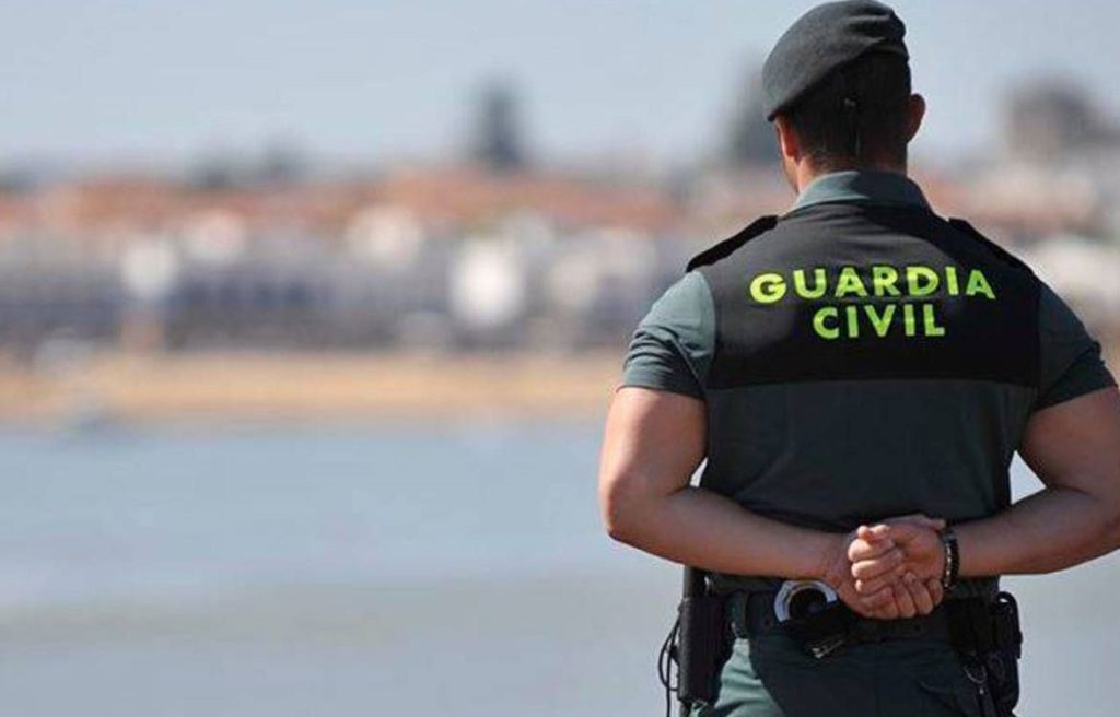 Polic As Y Guardias Civiles Sufren Agresiones Al Mes En