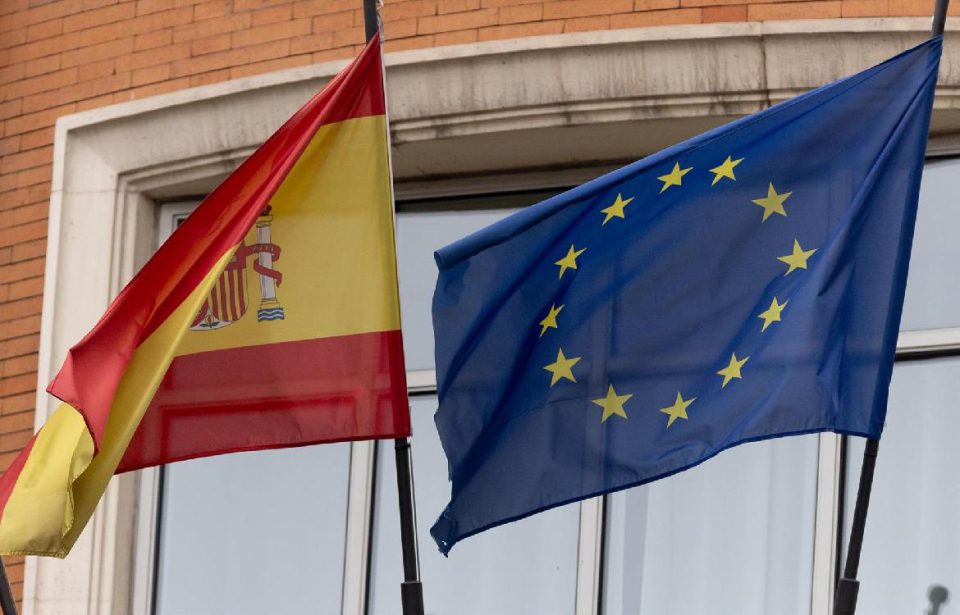 Bruselas expedienta a España por incumplir las normas UE de contratación pública