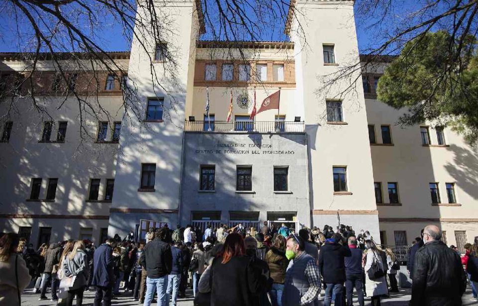 Andalucía subraya el "grave problema" de falta de médicos y urge sacar plazas MIR extra y cambiar criterios de formación