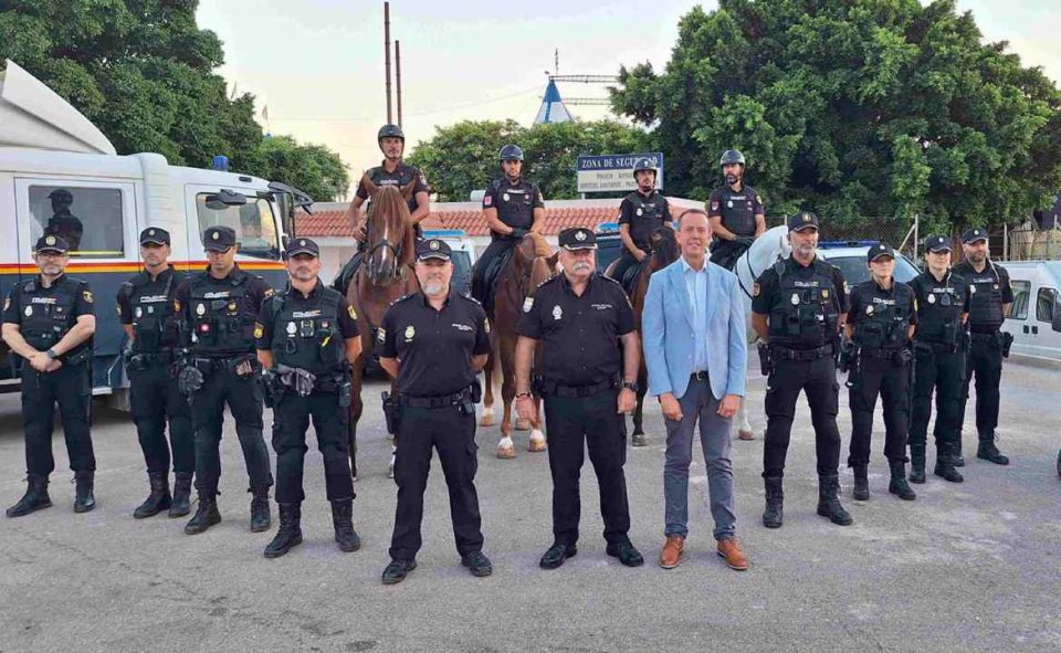 El subdelegado del Gobierno felicita a la Policía Nacional por su despliegue de casi 300 agentes en la Feria