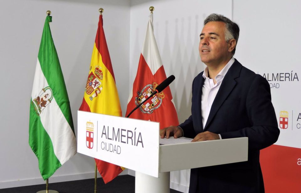 El PSOE apuesta por "refundar" la Feria tras la edición "más deslucida, sucia y caótica que se recuerda" (Almería)