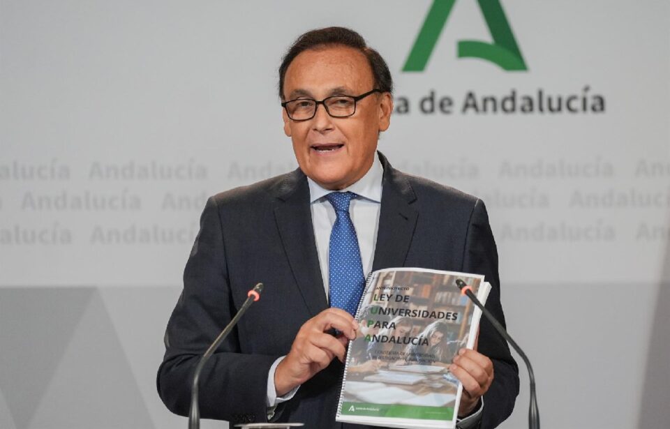 El Consejero de Universidad presenta algunas de las novedades de la futura Ley Universitaria Para Andalucía.