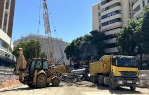 Operarios trabajan en las obras del metro de la zona de Calle Hilera.