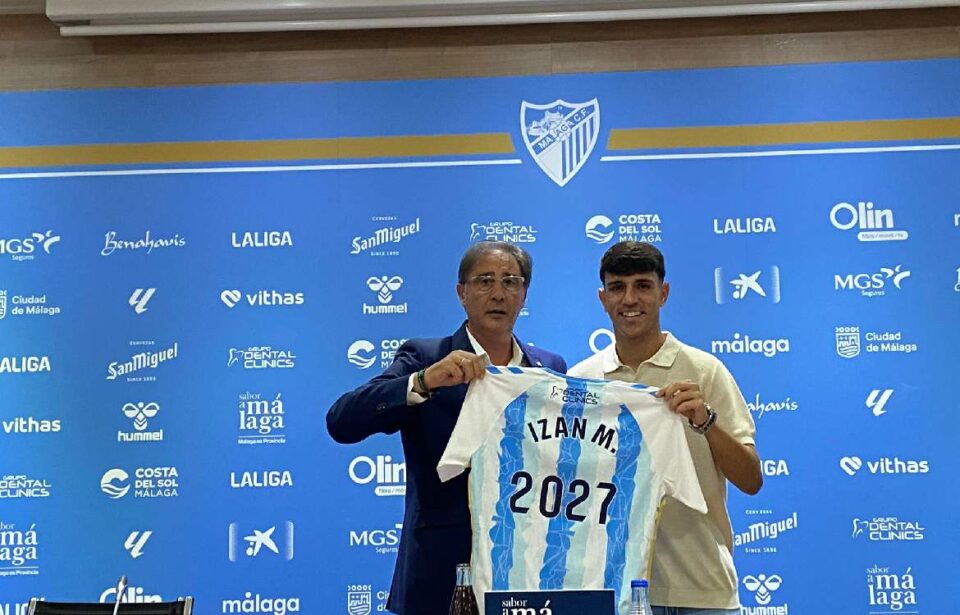 Izan Merino, el día renovación: "El Málaga me hace mejor jugador y mejor persona"