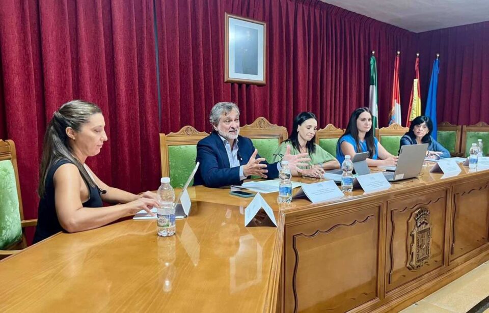 La Diputación lleva su modelo contra la despoblación al resto de provincias andaluzas