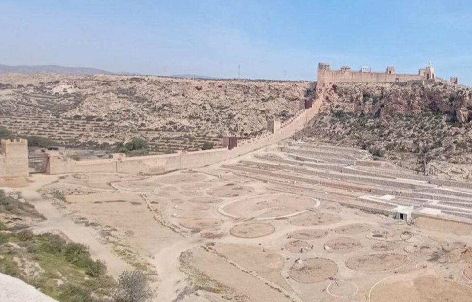 La Junta restaurará la cara sur de la muralla del Cerro de San Cristóbal que da al Sagrado Corazón