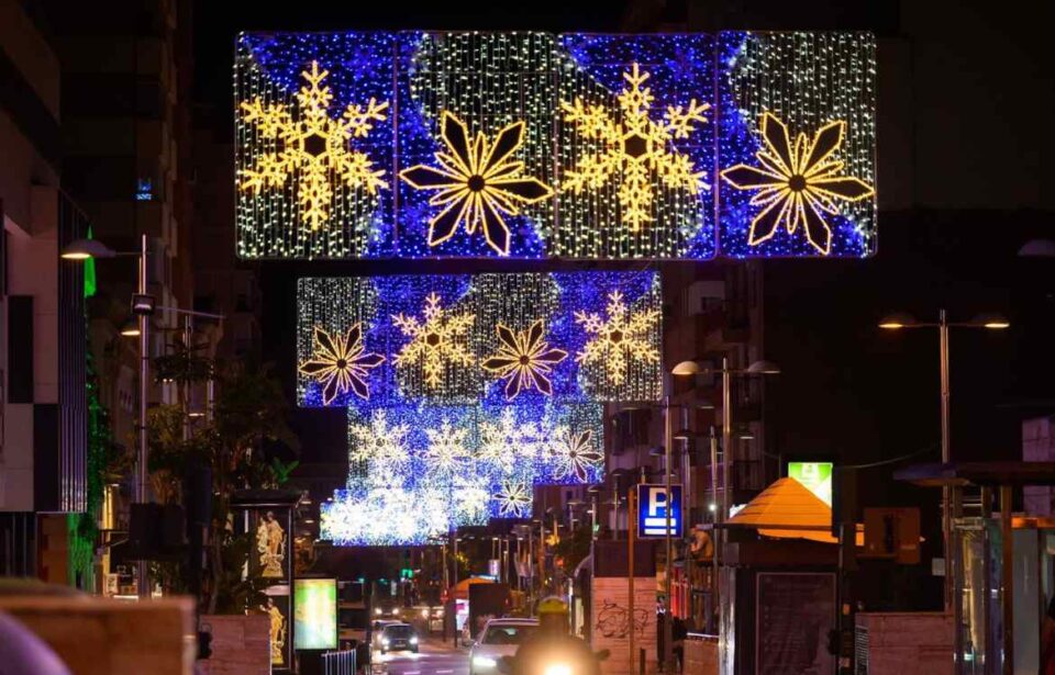 Almería licita el 'Túnel de Navidad', la iluminación decorativa durante esas fiestas y 77 casetas