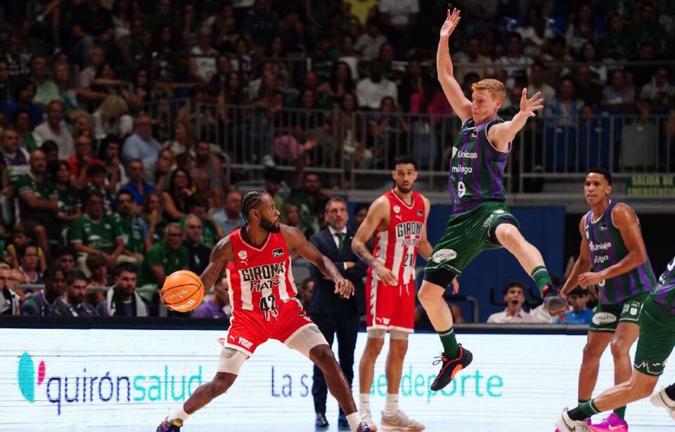 El Unicaja sigue de fiesta y muestra sus dotes en su estreno liguero (90-73)