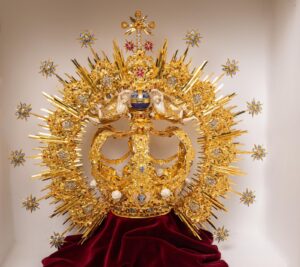 Esta es la corona que desde este sábado lucirá la Virgen del Carmen de Marbella. FIRMA: Hermandad de la Virgen del Carmen de Marbella