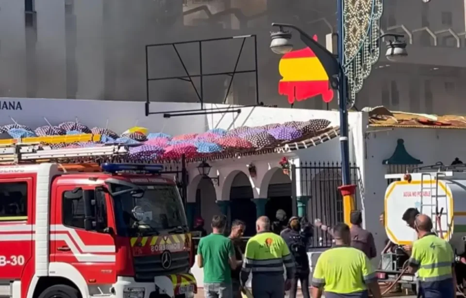 Incendio en una caseta del recinto ferial de Fuengirola.