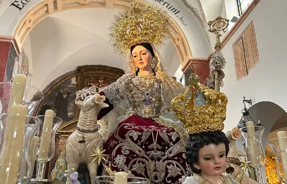 La Divina Pastora de las Almas Coronada cierra los actos de su coronación con su tradicional Rosario de Enfermos.