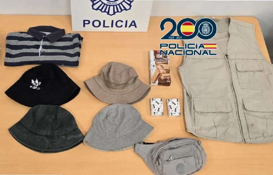 La Policía Nacional alerta de la vuelta del viejo timo de la mancha en la zona del centro de Málaga.