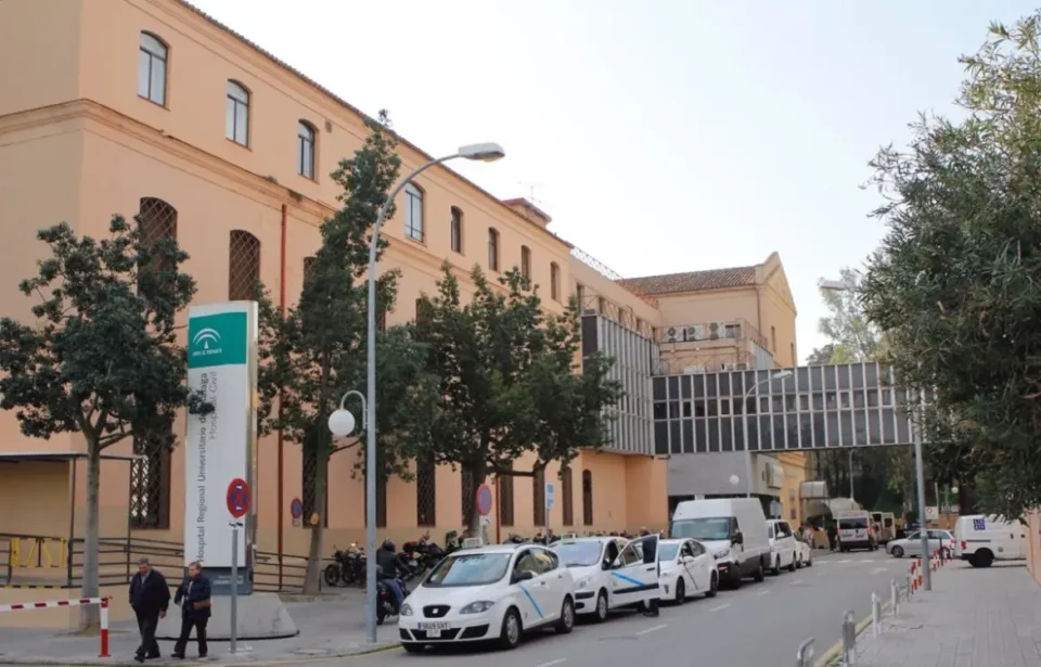 Piden la dimisión del delegado de Salud de Málaga por “desprestigiar a los profesionales del Hospital Civil”