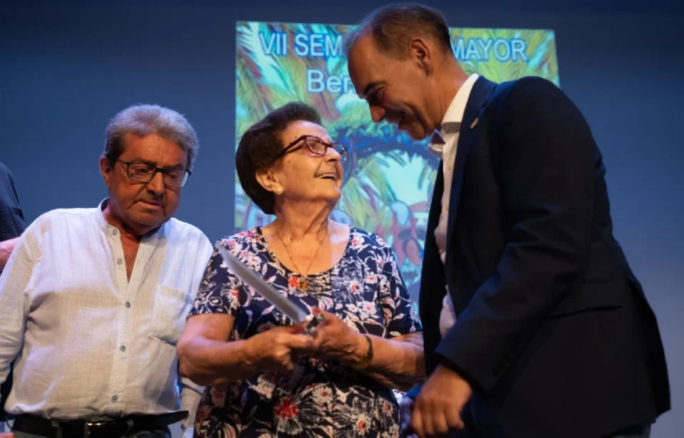 El alcalde de Benalmádena inaugura la VII Semana del Mayor