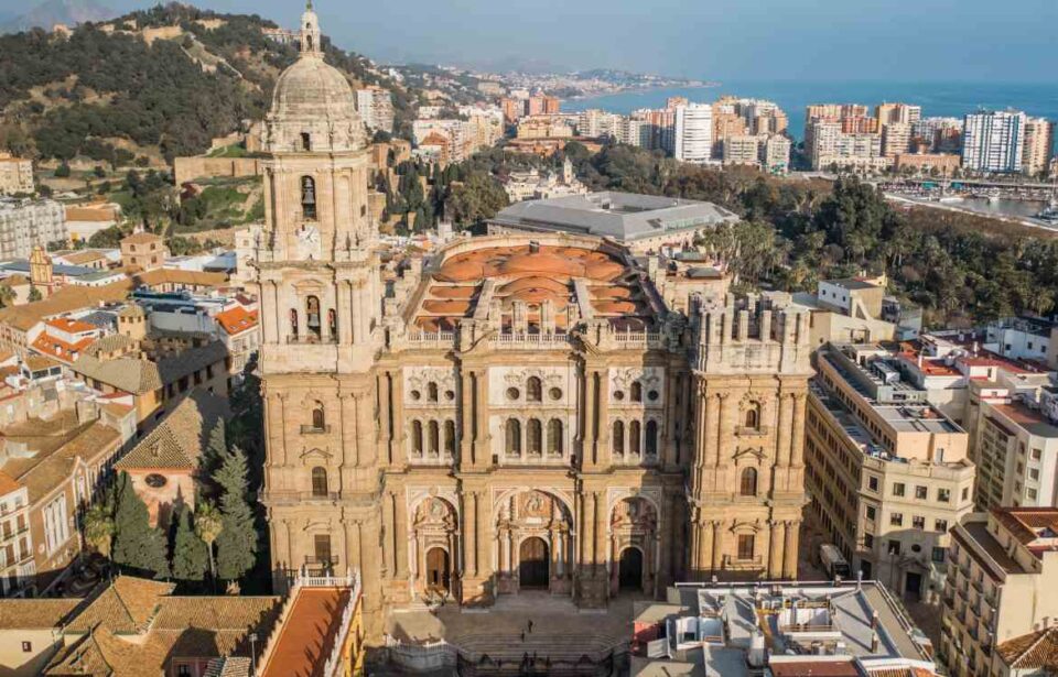 Aunque Málaga sea conocida por su clima cálido y buen tiempo, cuando llegan los días nublados y lluviosos también tiene actividades características para disfrutar.