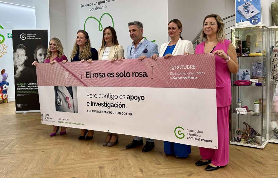 Más de un centenar de actividades para conmemorar la lucha contra el cáncer de mama en Málaga