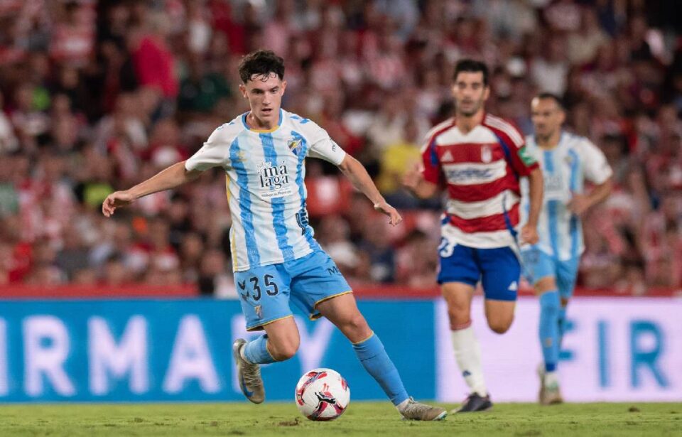 El Málaga perderá a Aaron Ochoa para el partido ante el Cádiz al ser convocado por Irlanda sub-19