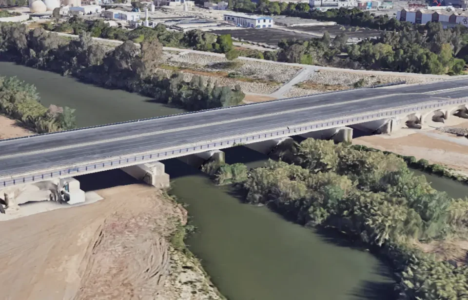 El Ayuntamiento de Málaga adjudica la redacción del proyecto de rehabilitación del puente de la Azucarera