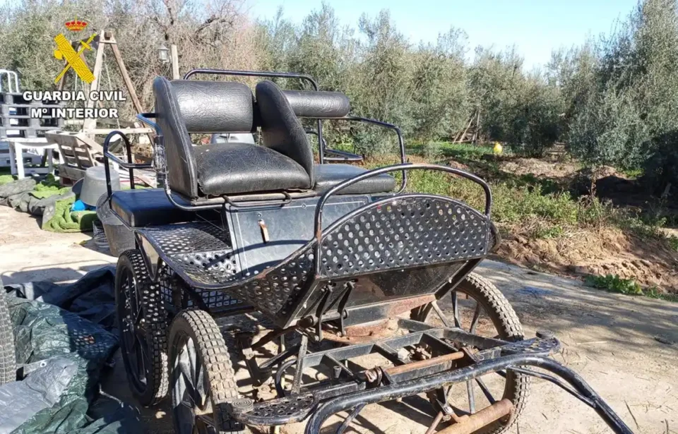 La Guardia Civil recupera en Salobreña un carro de caballos robado en el Rocío el pasado mayo