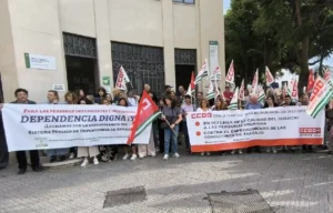 CCOO se concentra en defensa de la atención a la dependencia: “Las personas dependientes no pueden esperar más”