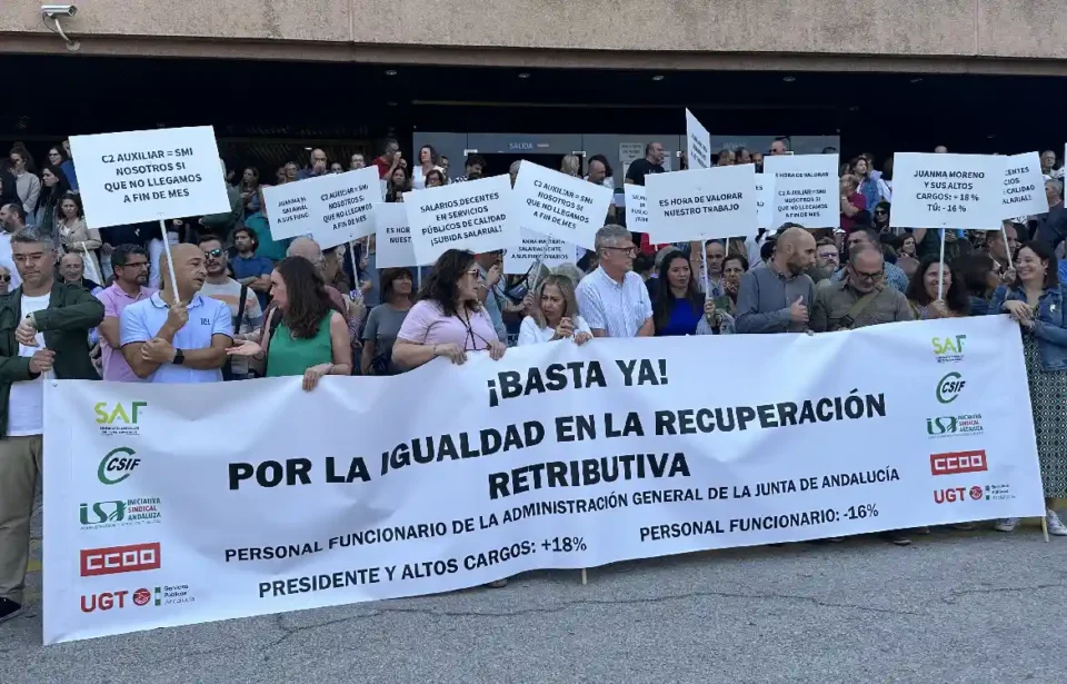 Administrativos de la Junta piden una equiparación salarial “urgente” al resto de funcionarios de otros sectores