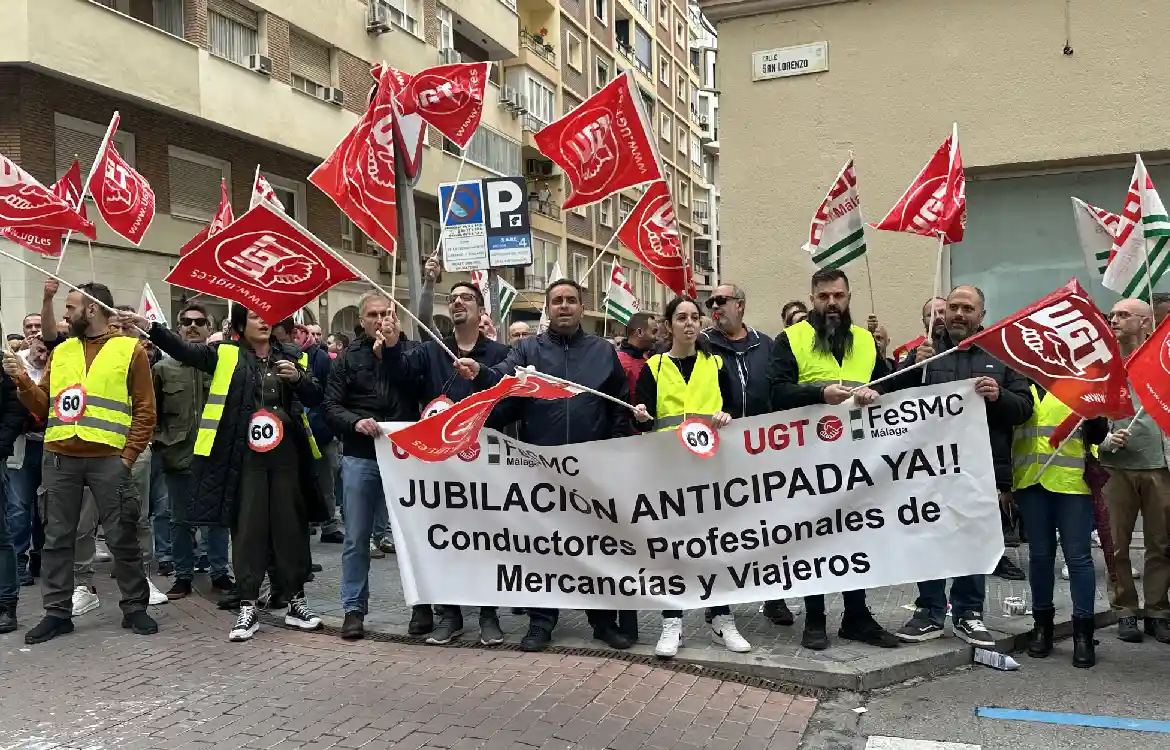 Sindicatos y trabajadores se concentran en el primer día de huelga. FIRMA: ALBA TENZA