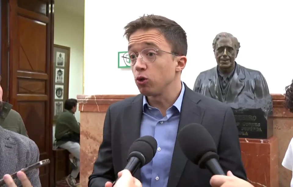 Sumar abrió una investigación contra Errejón por las acusaciones de mal comportamiento con mujeres