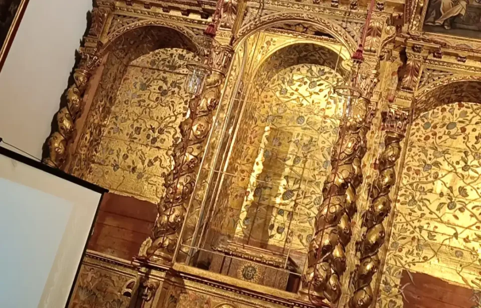 La Archicofradía de Abajo de Antequera presenta la restauración del retablo del Dulce Nombre