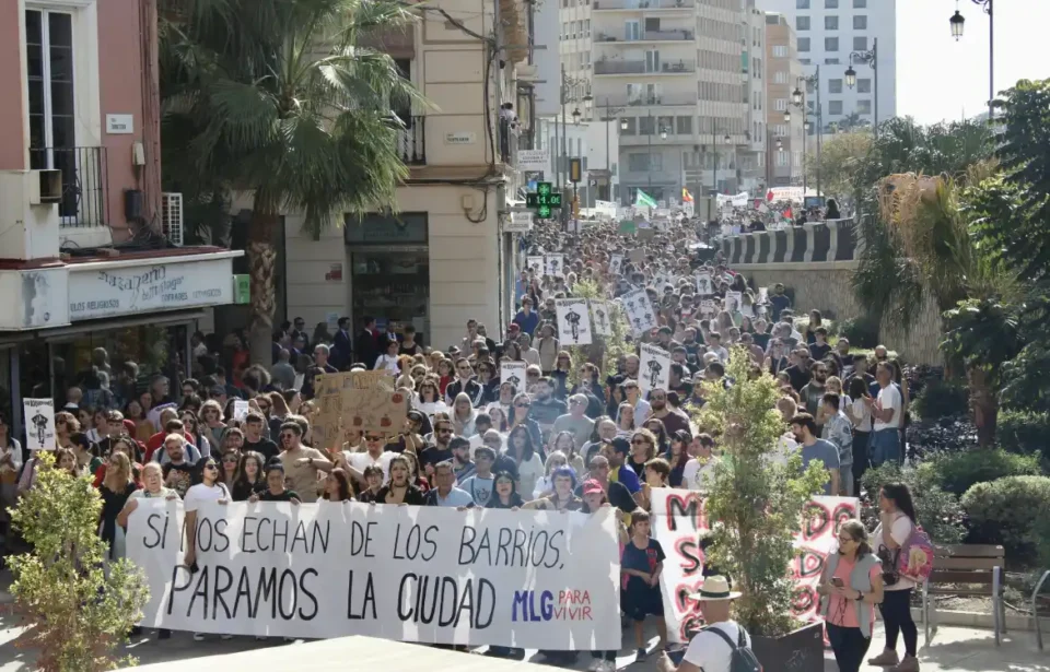 Miles de malagueños claman por el problema de la vivienda: "Si pago el alquiler, no tengo para comer"