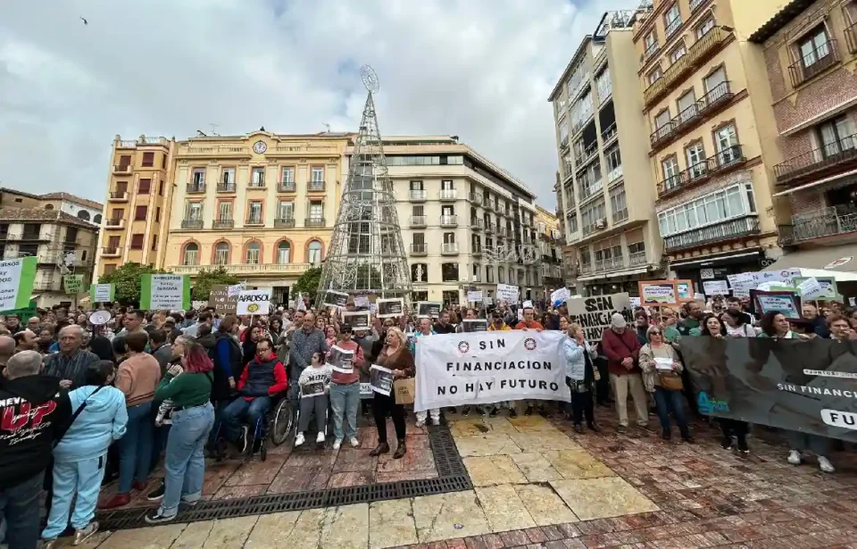 Las entidades que atienden a personas con discapacidad se concentran en Málaga contra la Junta ante la falta de financiación