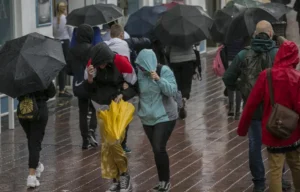 Se pide que la gente no salga a la calle este miércoles