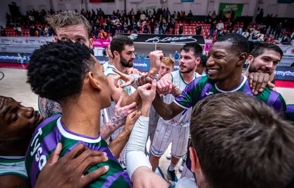 El Unicaja arrasa al Petkim Spor, pasa de ronda y aleja los fantasmas (56-108)