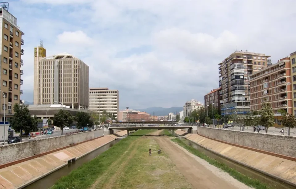 De la Torre, sobre los puentes-plaza del Guadalmedina: "Está contemplado con lluvias mayores de las de Valencia"