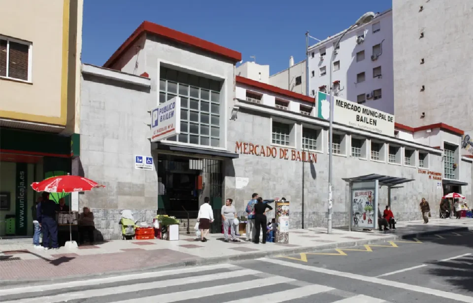 Los mercados de Huelin y Bailén se suman a la transición energética con placas fotovoltaicas