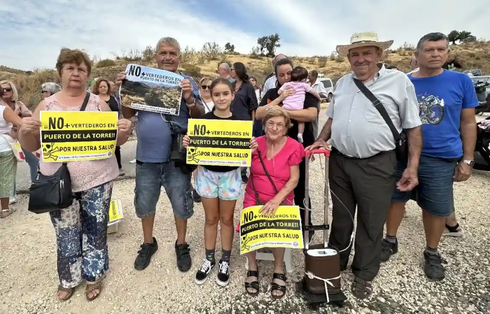 La lucha vecinal logra frenar el vertedero del Puerto de la Torre: "Lo hemos conseguido"