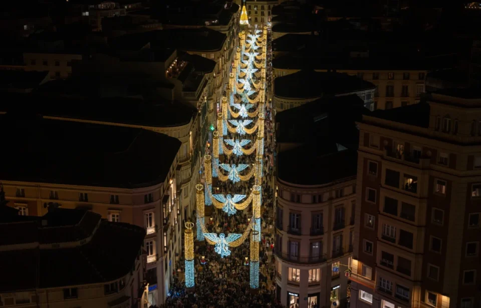 Nuevos horarios del espectáculo de luces 'Ángeles celestiales' de la calle Larios