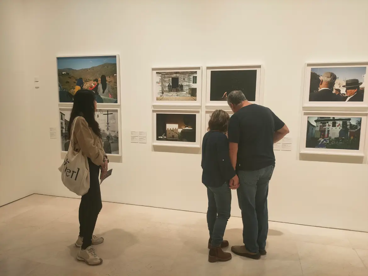 Visitantes en la muestra