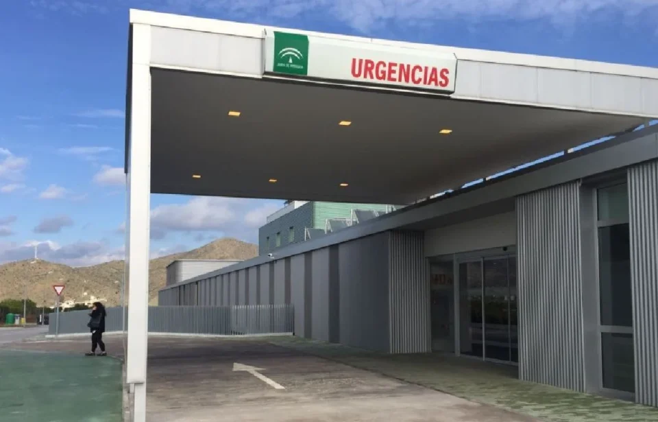 Tres mujeres son trasladadas al hospital por un incendio en una churrería en Casarabonela